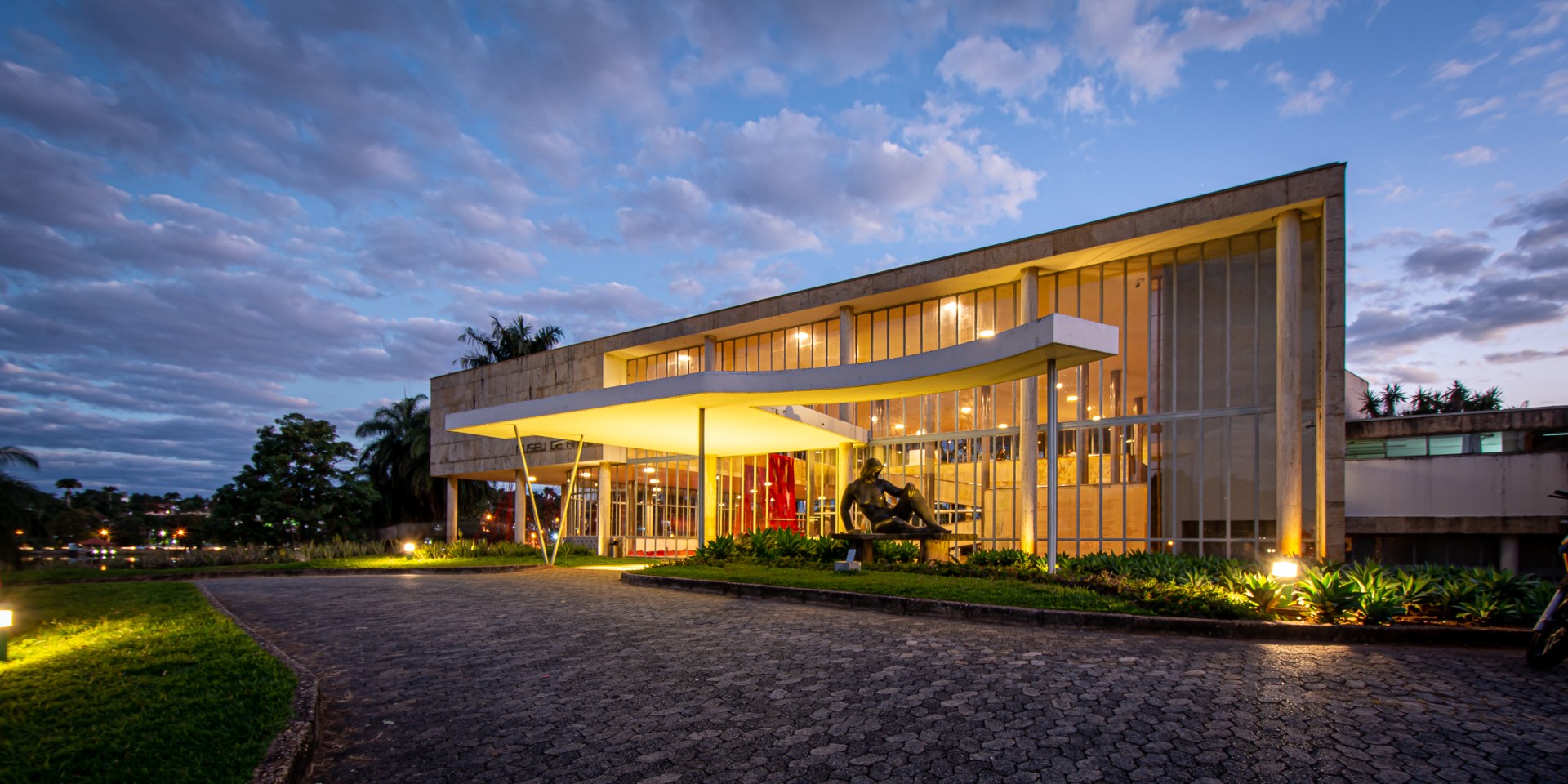 Fachada do Museu de Arte da Pampulha, referência arquitetônica de Belo Horizonte